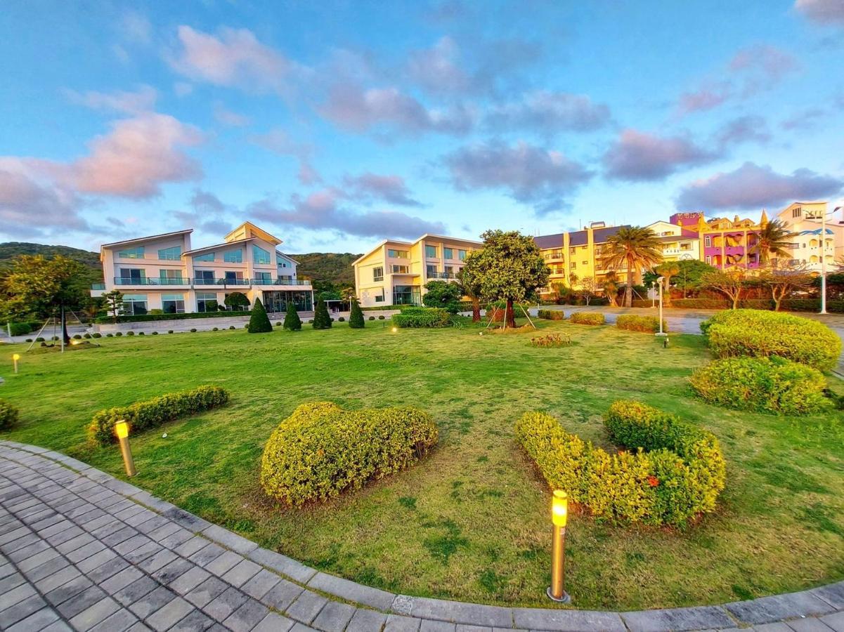 Hotel 墾丁椰林 海灘文旅 à Cape Eluanbi Extérieur photo
