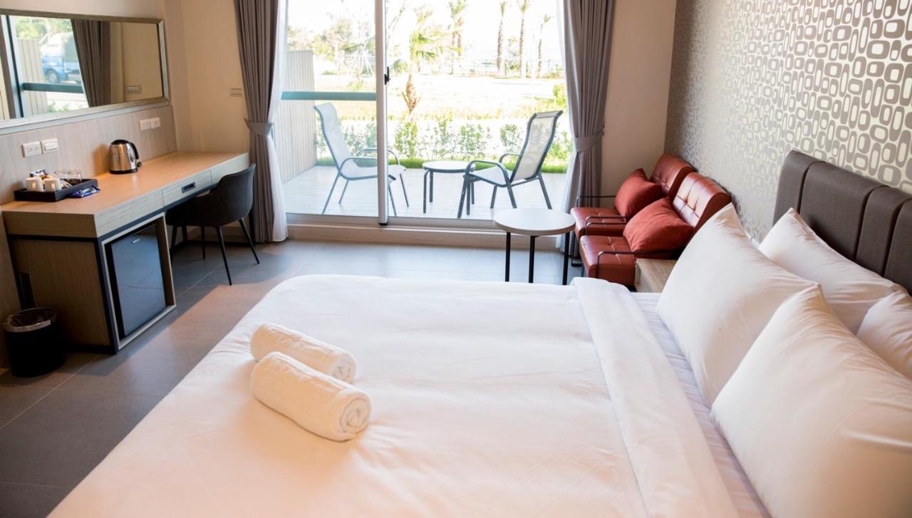 Hotel 墾丁椰林 海灘文旅 à Cape Eluanbi Extérieur photo