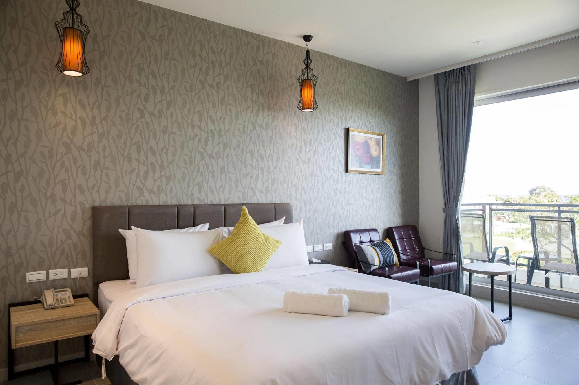 Hotel 墾丁椰林 海灘文旅 à Cape Eluanbi Extérieur photo