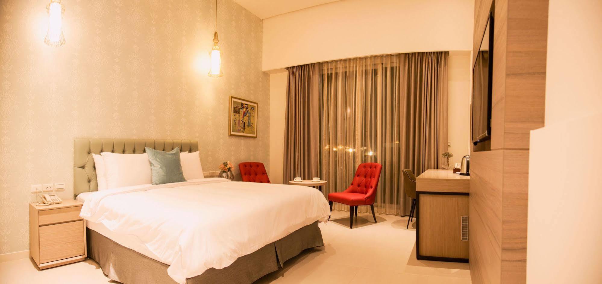 Hotel 墾丁椰林 海灘文旅 à Cape Eluanbi Extérieur photo