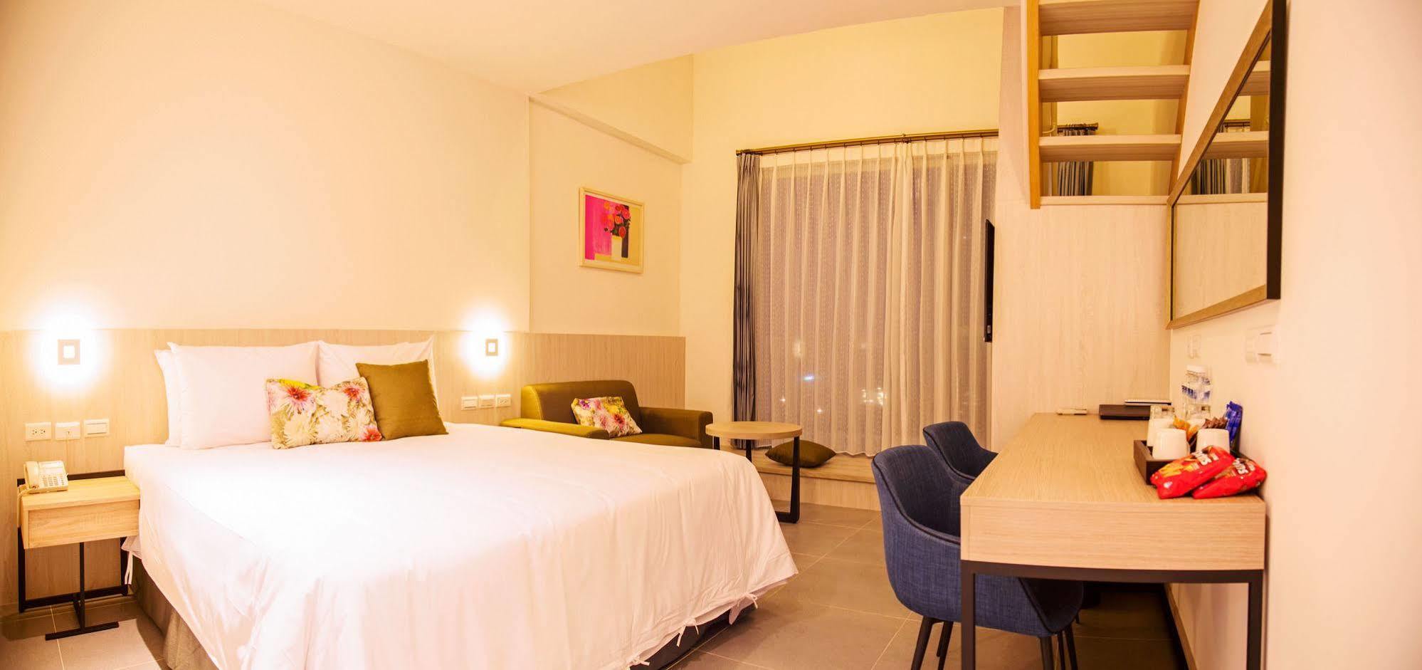 Hotel 墾丁椰林 海灘文旅 à Cape Eluanbi Extérieur photo