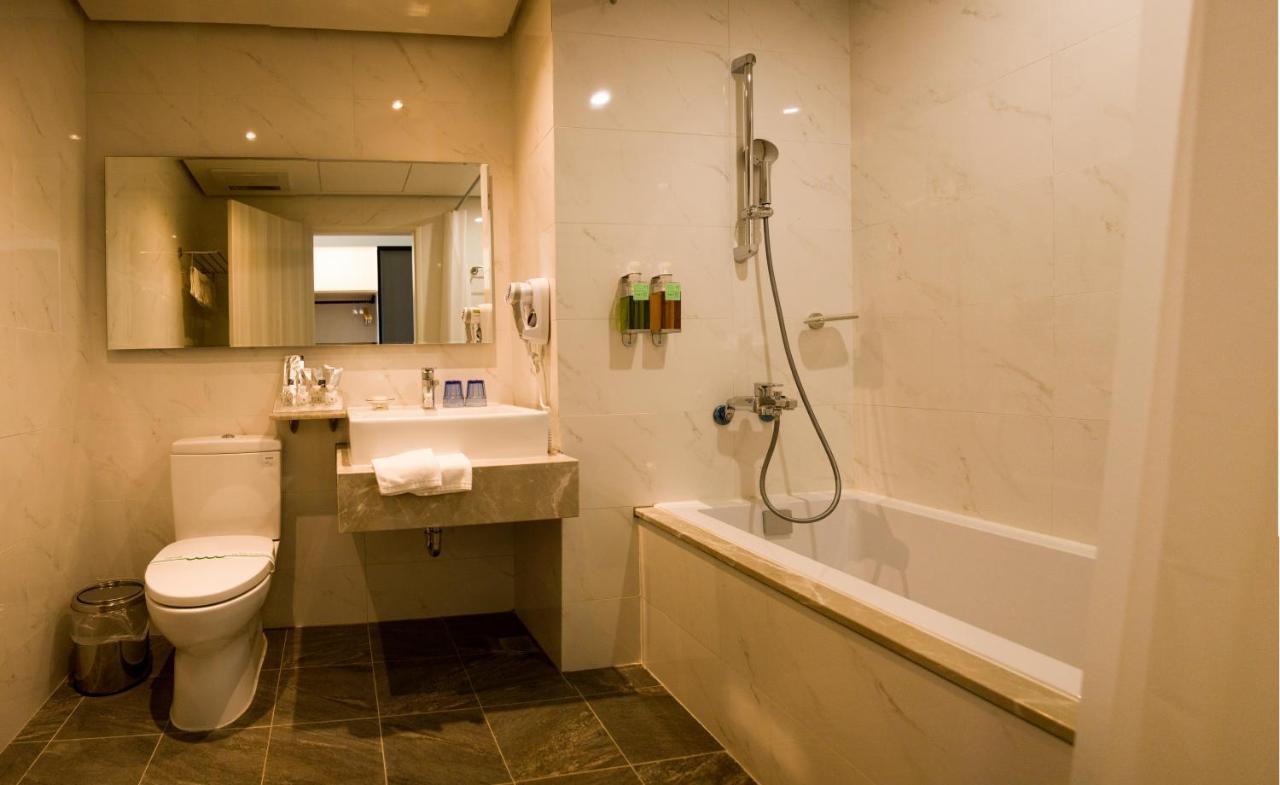 Hotel 墾丁椰林 海灘文旅 à Cape Eluanbi Extérieur photo